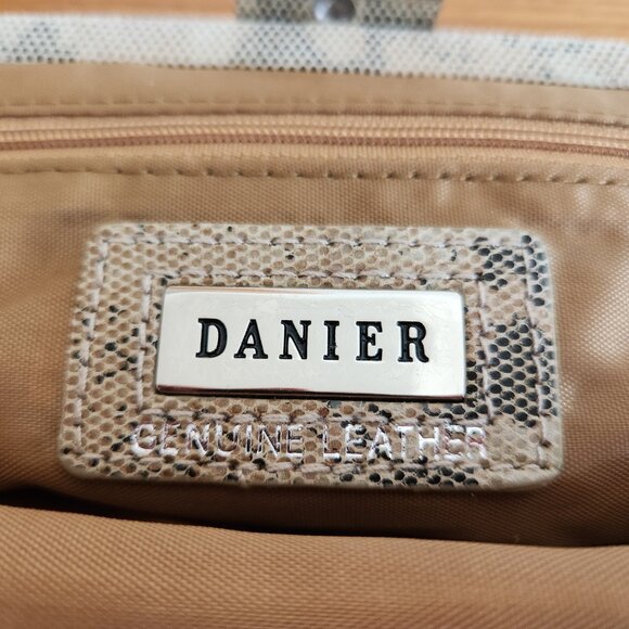 DANIER SMALL SNAKE SKIN IMITATION LEATHER CLUTCH HAND BAG. - Picture 4 of 7